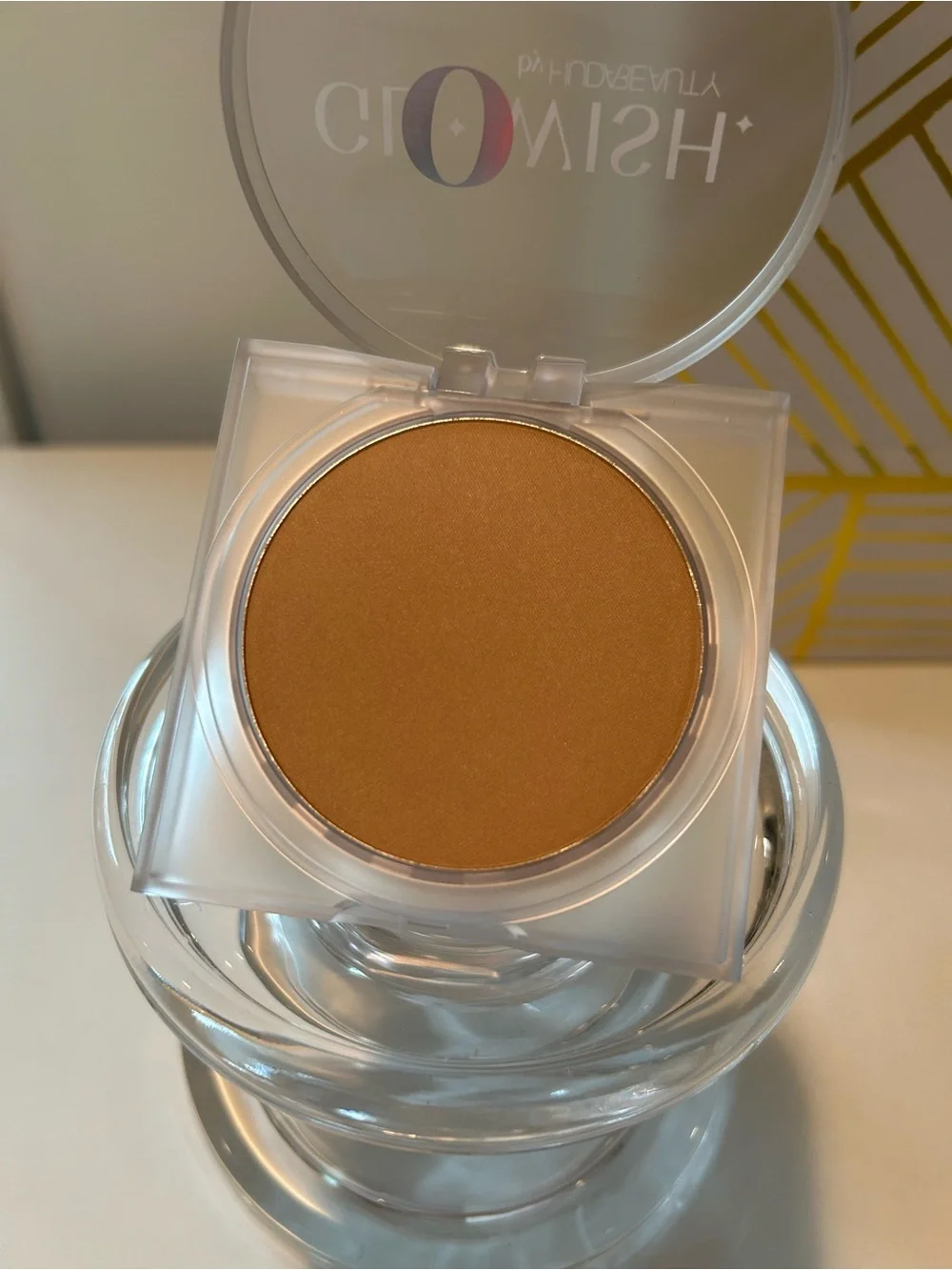 ✨ HUDA BEAUTY GloWish Luminous Pressed Powder | 04 Light Medium | Full Size NIB
